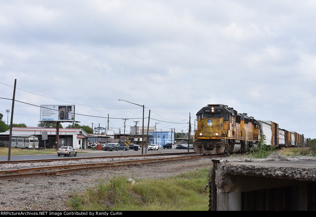 UP 1052 Harlingen Local